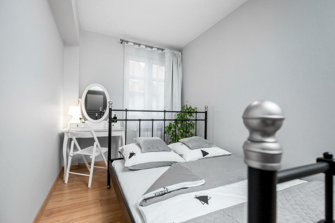 Apartament Gemini Dzierzoniow Bagian luar foto